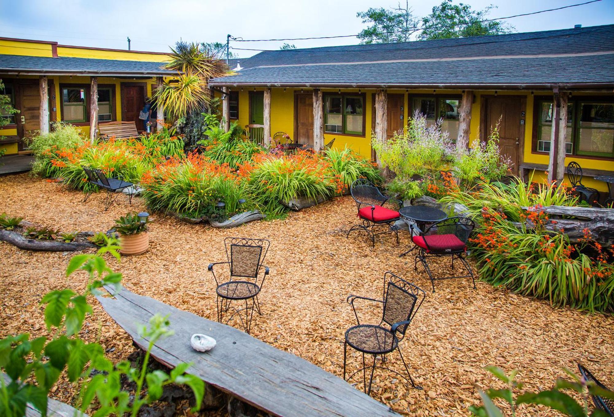 The Front Porch Hidden Oasis Hotel Arcata Exterior photo